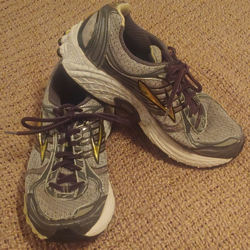 Womens size 10 Brooks Trance 11